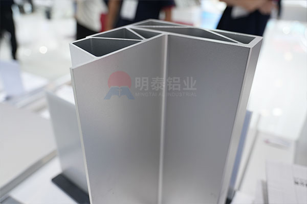 明泰铝业也铝板铝卷铝箔铝管铝棒生产厂家