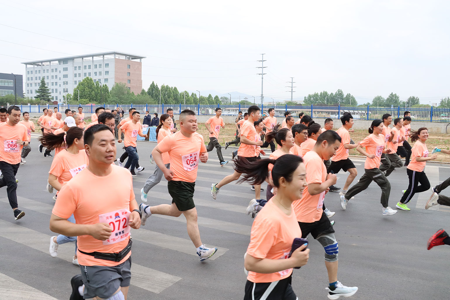 庆五一员工运动会 ：跑步