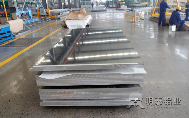 明泰铝业大型中厚铝板生产厂家