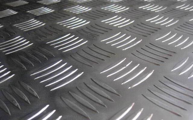 1060五条筋花纹铝板厂家_从三个重要点选择花纹铝板厂家